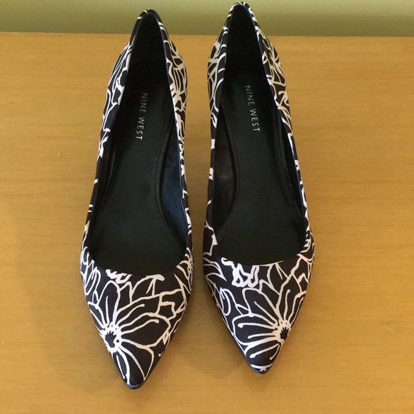 Nine West Shoes - Nine west pumps with floral pattern size 7.5